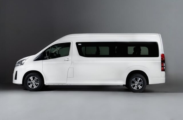 Toyota Hiace Commuter — rental mobil Van