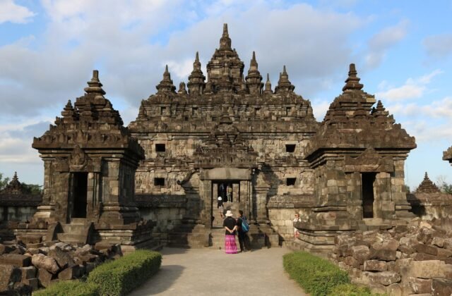 Rental mobil Klaten — Armada Rent