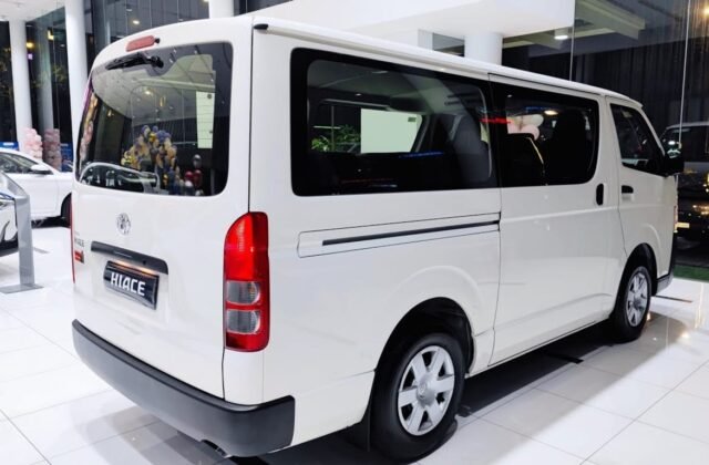 Toyota Hiace Commuter — rental mobil Van